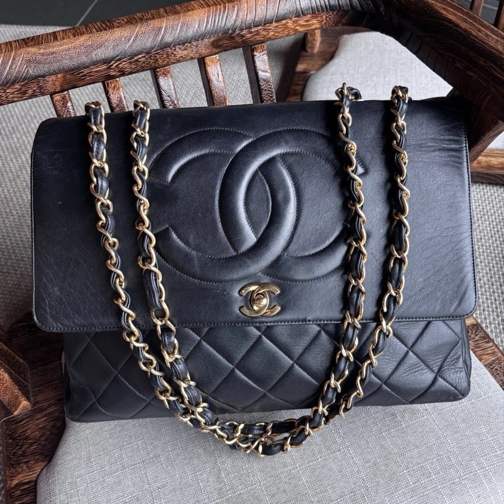 Authentic CHANEL black jumbo XL CC classic Lambskin shoulder bag - Picture 2 of 15